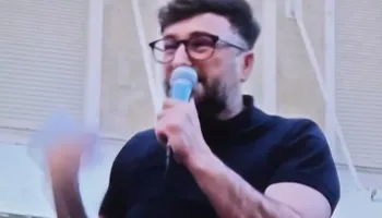 ‘Kriza demografike po vihet në harresë’/ Pedagogu nga protesta: Shqipëria po humbet të rinjtë