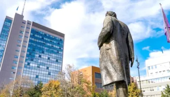 Kriza në LDK ndez debatet politike në Kosovë, kërkesat për dorëheqjen e Abdixhikut dhe përplasjet e brendshme…