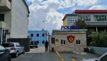 Krujë/ Grabitet me armë një pikë karburanti