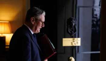 Kryeministri i Britanisë Keir Starmer jep dorëheqjen