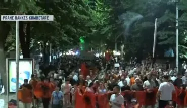 “Kryeministri ka marrë fund”/ Protestuesit pushtojnë akset kryesore të Tiranës, qytetarët të vendosur kundër Ramës