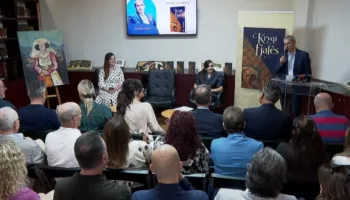 “Kryqi i fjalës” dhe liria/ Romani i Arben Çejkut sjell dramën shqiptare dhe kujtesën historike