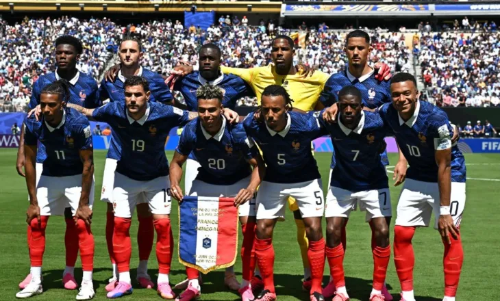 Kupa e Botës: Franca tregon “dhëmbët” që në sfidën e parë, Mbappe shkruan historinë (video)