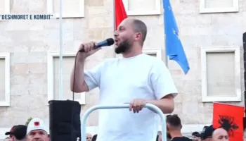 “Kupa u derdh”/ Aktivisti Lika: Ja prapaskenat e revoltës masive që po dridh pushtetin e betonit