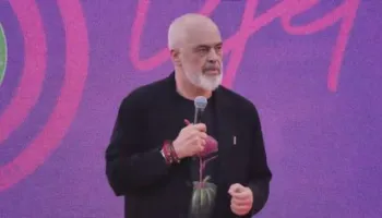 “Kush më quan tradhtar është i pafytyrë”, Rama u përgjigjet nga Shkodra akuzave të protestuesve