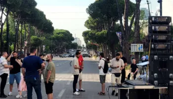 “Kush po financon protestën dhe kush po përfiton prej saj?”, plas sërish sherri mes organizatorëve