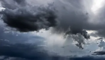 Kushte atmosferike të paqëndrueshme dhe vranësira, parashikimi i motit për këtë të enjte