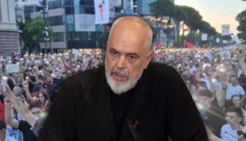 Kushtet e protestuesve/ Rama: Po me Paketën e Maleve ç’kanë “flamingot e Bulevardit”?