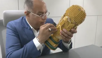 Kushton 81 mijë dollarë, Kupa e Botës më e veçantë me diamante dhe lego