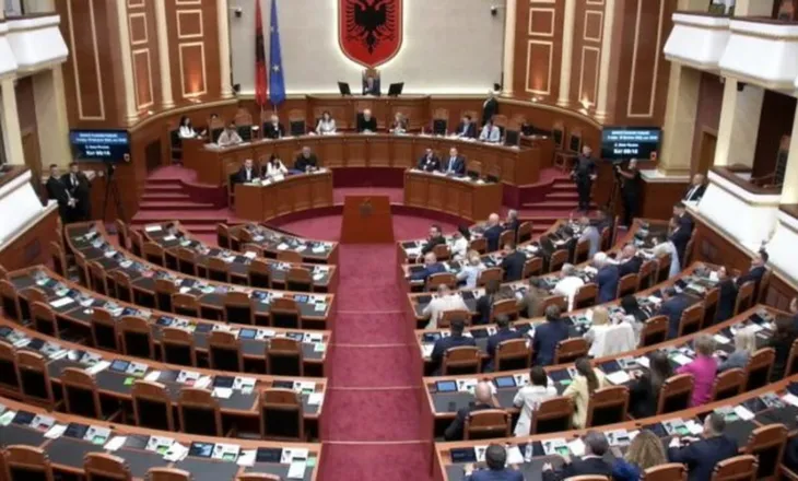 Kuvendi në seancë plenare, miratimi i projektrezolutave dhe diskutime jashtë rendit të ditës