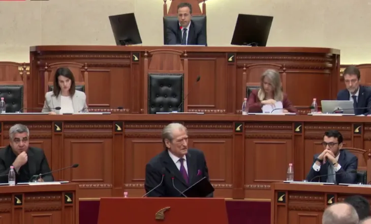 Kuvendi rrëzon kërkesën e PD për ndryshimin e rendit të ditës dhe diskutimin e raportit të miratuar nga PE