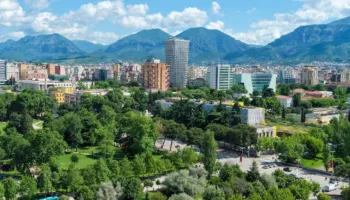 “La Repubblica”: Nga Tirana në Berat, Shqipëria përtej Adriatikut dhe Jonit, mes bunkerëve, vreshtave dhe qytetërimeve të lashta