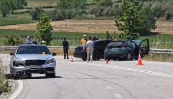 LAJM I FUNDIT/ Aksident i rëndë në aksin Levan-Tepelenë, përplasen 5 automjete, disa të plagosur