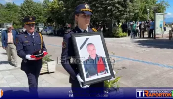 Lamtumira e efektivit të policisë Enea Mekolli, familja nuk pranon prehjen në Varrezat e Dëshmorëve në Tiranë