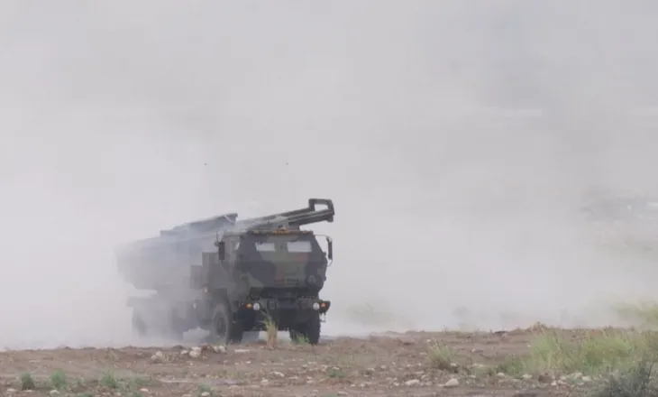 Lëshohen raketa amerikane, Tajvani i tregon forcën Kinës, stërvitje mbrojtëse në ishull