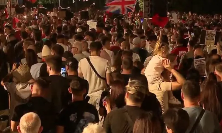‘Lëshoni urdhër-arreste për politikanët e korruptuar’, protestuesit thirrje SPAK: Jemi me ju, mos kini frikë!