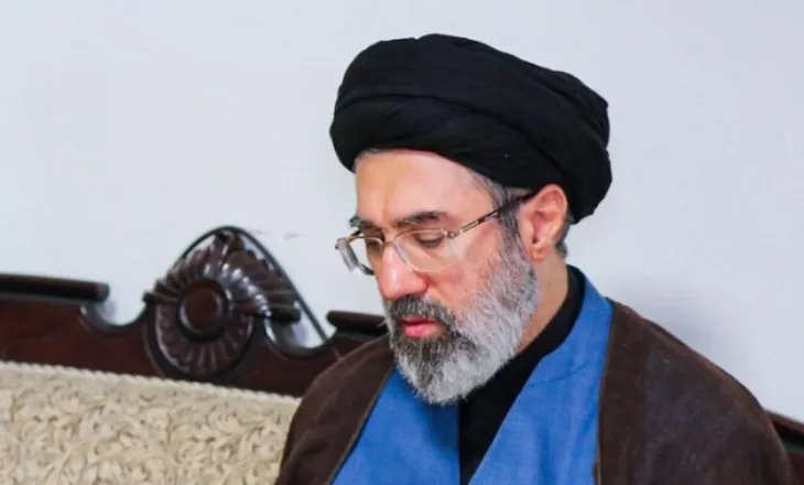 Lideri suprem i Iranit miraton faljen për, 2000 të dënuar