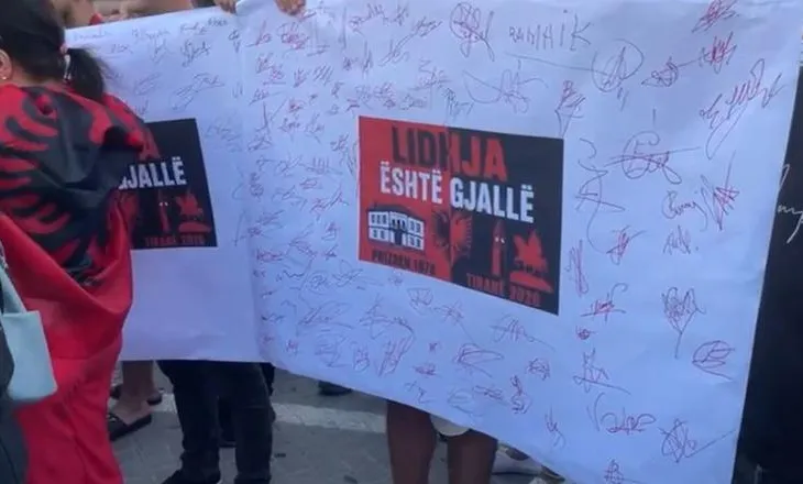 ‘Lidhja është gjallë’/ Dhjetëra protestues firmosin bashkimin në një ‘aleancë’ të re si ajo e Prizrenit