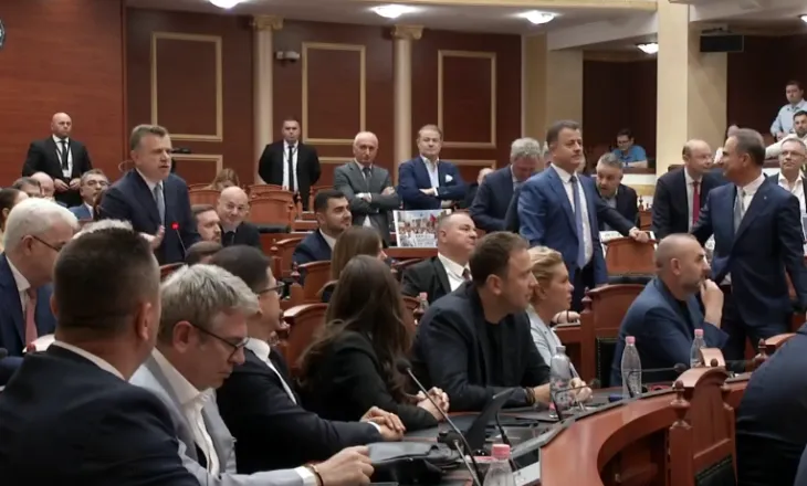 LIVE! Berisha: Duam mocion me debat me Ramën; Balla: Të sfidoj të dalësh sot në protestë!