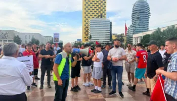 Live/ Dita e 12-të e protestës, qytetarët mblidhen në sheshin “Skënderbej”, pritet marshimi drejt Kryeministrisë