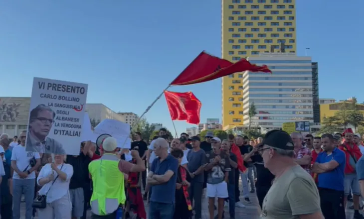 Live/ Qytetarët nisin marshimin drejt Kryeministrisë, pak metra larg sheshit ‘Italia’ ku po festojnë socialistët, aktivisti-protestuesve: Mos shkoni në mitingun e PS-së, kujdes provokimet