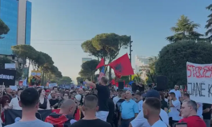 LIVE/ “Rama n’burg, Berisha n’burg”, 10 ditë protestë para Kryeministrisë, organizatori: Kini durim, kjo betejë do zgjasë disa ditë
