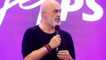 LIVE/ Rama nga Elbasani: Jemi më pranë se kurrë integrimit në BE, kemi mundësinë që ta ngremë Shqipërinë me duart tona