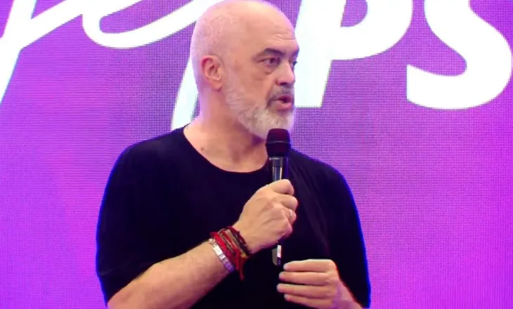 LIVE/ Rama nga Elbasani: Jemi më pranë se kurrë integrimit në BE, kemi mundësinë që ta ngremë Shqipërinë me duart tona