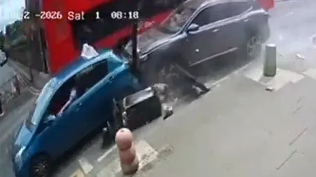 Makina përplaset me turmën në Londrën lindore, gjashtë të plagosur, në kërkim shoferi