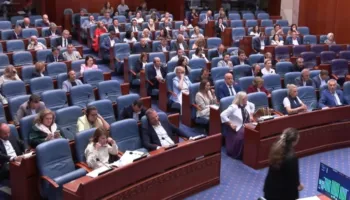 Maqedoni e Veriut/ Ligji për përfaqësim të drejtë ndez debat në Kuvend, opozita kërkon ndryshime në draft
