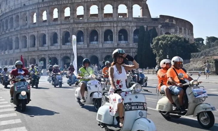 Maratona e Vespa-s/ Italianët marrin pjesë në paradën e motoçikletave në kryeqytetin Italian