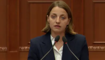 Marjana Koçeku jep sinjalet e para pas largimit nga PS, poston simbolin e protestuesve