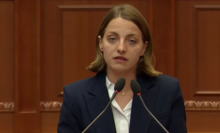 Marjana Koçeku jep sinjalet e para pas largimit nga PS, poston simbolin e protestuesve