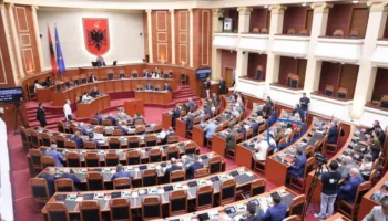 Marjana Koçeku mungon në seancë, ja kush është ulur në vendin e saj