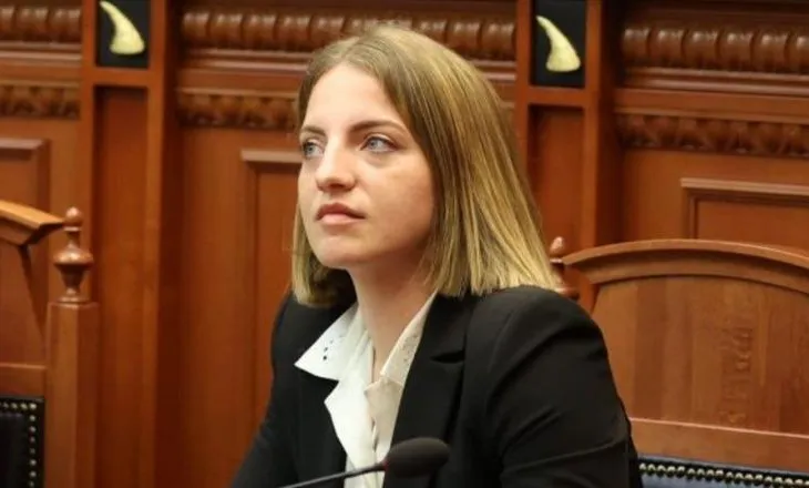 Marjana Koçeku u largua nga grupi i PS, socialistët rebelohen: Dorëzo mandatin e deputetes, në Kuvend u fute nga…