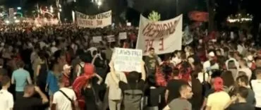 Masa kilometrike e protestuesve/ Nis marshimi në rrugët e kryeqytetit: Rama jepe dorëheqjen
