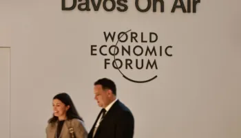 Mbahet forumi i Davosit veror me temë “Inovacioni në shkallë”