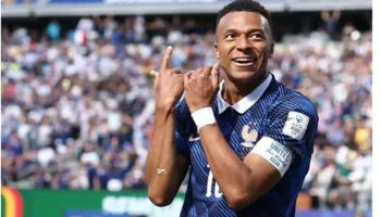 Mbappe dopietë, Franca fiton ndaj Irakut mes stuhisë dhe kualifikohet