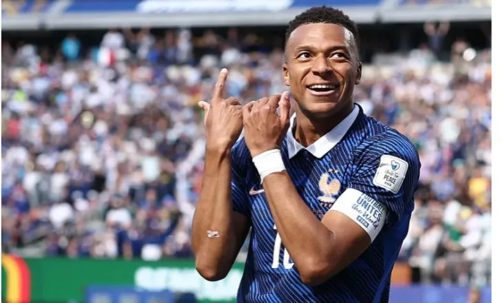 Mbappe dopietë, Franca fiton ndaj Irakut mes stuhisë dhe kualifikohet