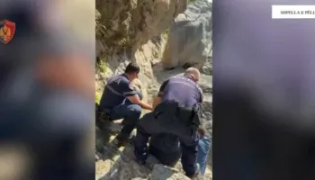 Mbetën të bllokuara te “Shpella e Pëllumbasit”, shpëtohen dy turistet holandeze