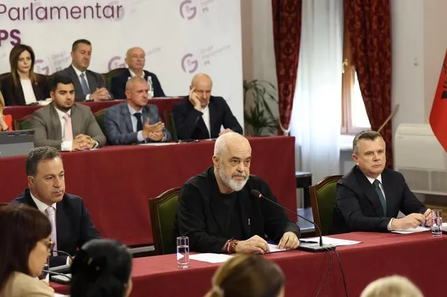Mblidhet Grupi Parlamentar i PS, Rama drejton takimin në prag të seancës plenare