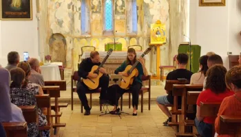 Mbrëmje muzikore në Rubik, Capreolus Duo performon në Kishën e Shëlbuemit