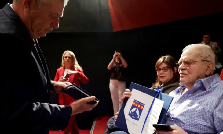 Mbrëmje për një kolos të skenës shqiptare, shfaqet në Tiranë dokumentari për ikonën Robert Ndrenika