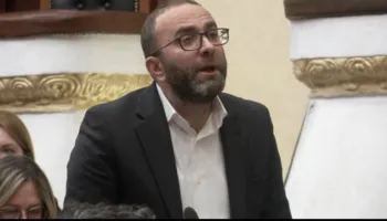 ‘Mbrojtët korrupsionin e Ballukut’, Bardhi-Ballës: Përgjoni pas vrimës së çelësit, sulmet ndaj protestuesve…