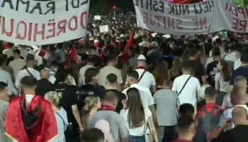 Mbyllet dita e 23-të e protestës, qytetarët nisin marshimin në rrugë