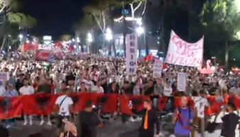 Mbyllet dita e 30-të e protestës, qytetarët nisin marshimin