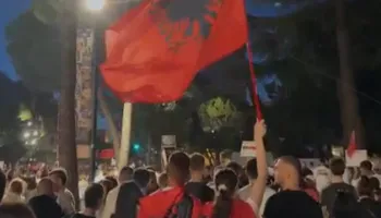 Mbyllet protesta, qytetarët nisin marshimin (VIDEO)