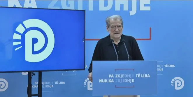 “Më keq se në diktaturë!/ Berisha: Rama i tmerruar! Përgjon protestat masive me kamera robotike