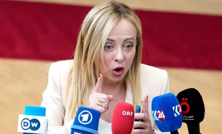 “Më luti për të bërë një foto”/ Meloni i përgjigjet Trumpit: Shpifës, unë dhe Italia nuk lypim kurrë!
