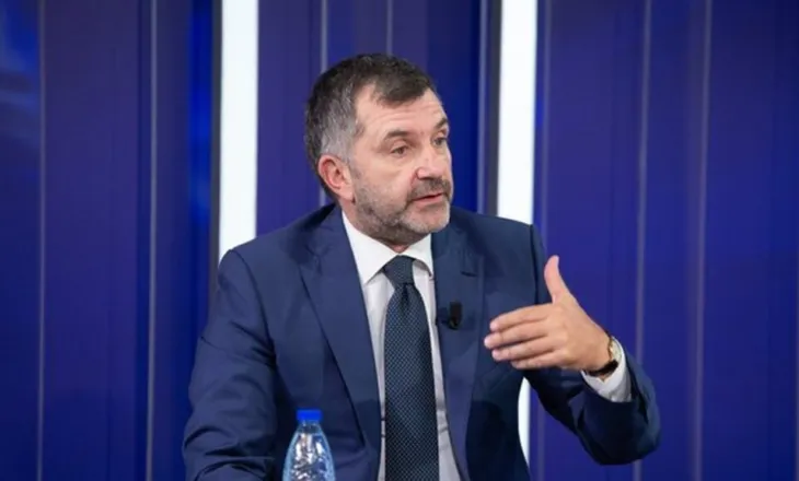 ‘Me ‘romantizma’ politikë s’rrëzohet Rama’/ ‘Shpërthen’ ashpër analisti: Rruga e vetme për ta larguar, dhuna